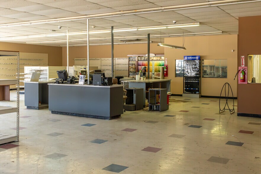 More Photos Of 3101 Alta Mere Dr, Fort Worth Freestanding For Lease