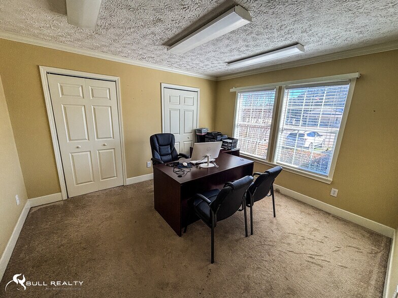 More Photos Of 201 E Clinton St, Gray Office For Sale