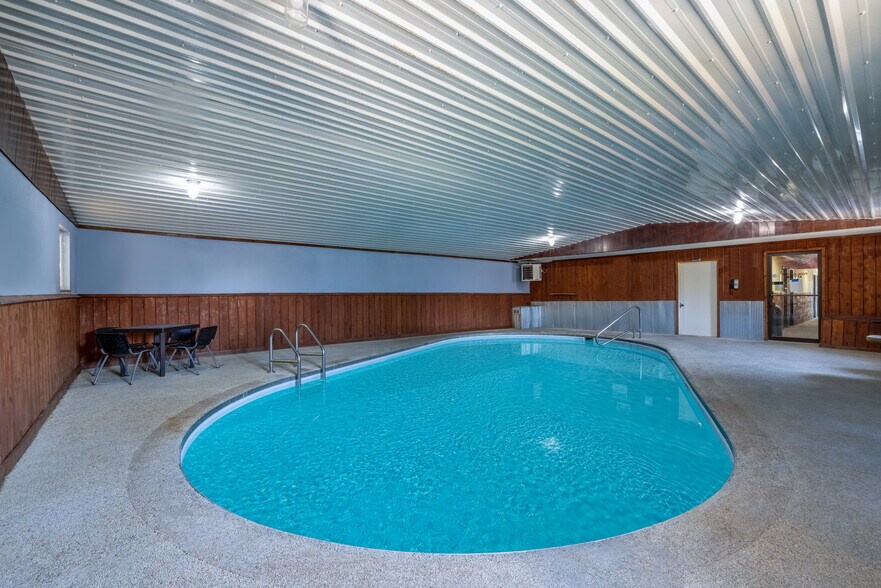 More Photos Of 102 Rogers Ln, Livingston Hotel For Lease