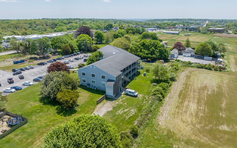 More Photos Of 1272 W Main Rd, Middletown Unknown For Lease