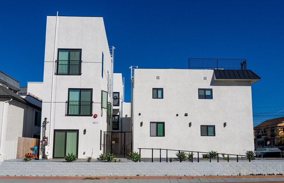 More Photos Of 402 Arbor Dr, San Diego Apartments For Sale