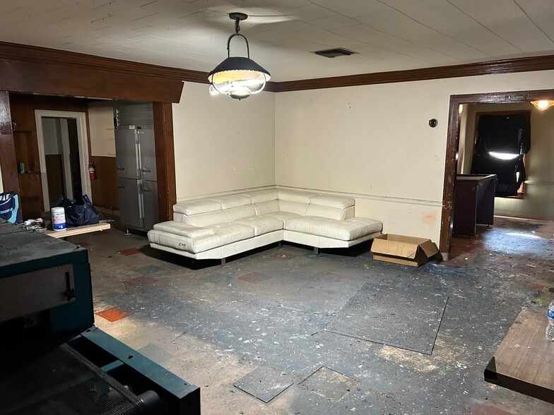 More Photos Of 5026 Crenshaw Blvd, Los Angeles Restaurant For Sale