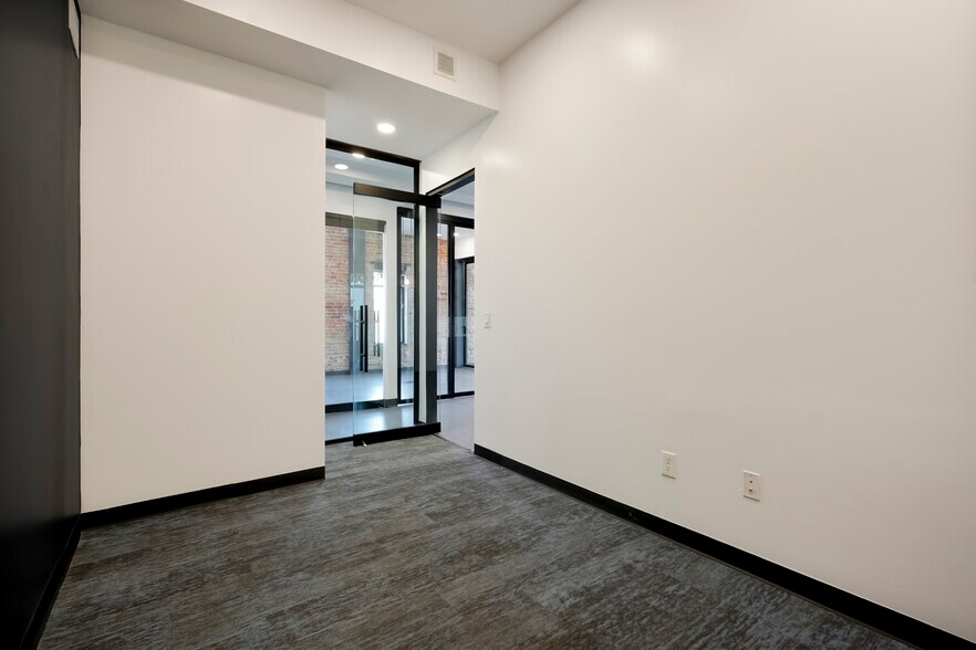 More Photos Of 1401 S Broadway, Denver Storefront Retail Office For Sale