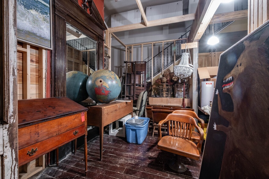 More Photos Of 105 W Main St, Elkin Office For Sale