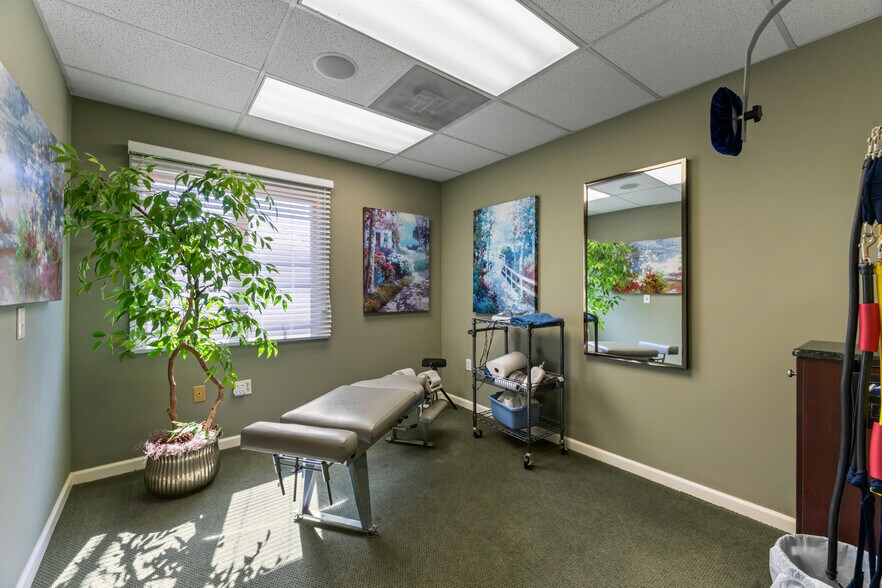 More Photos Of 11 Clyde Rd, Somerset Office For Sale