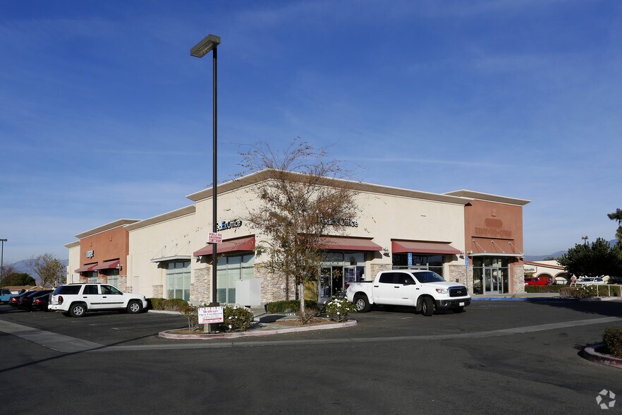 More Photos Of 3000-3024 W Florida Ave, Hemet Freestanding For Lease