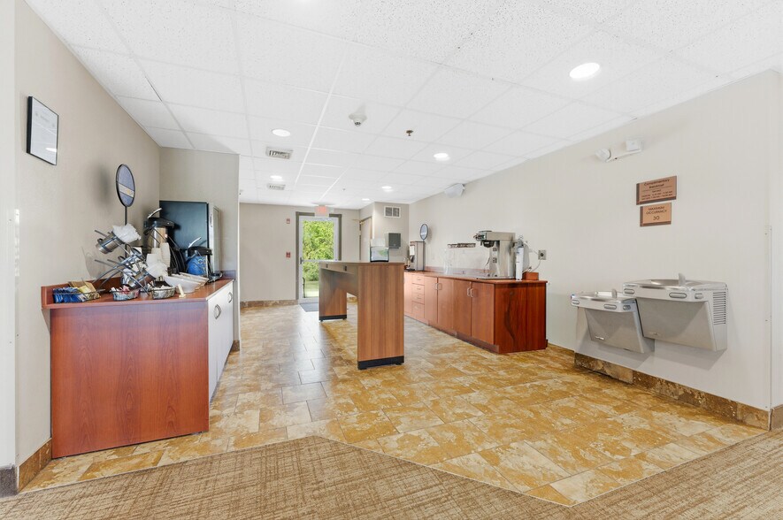 More Photos Of 15 Lawless Rd, Morgantown Hotel For Sale