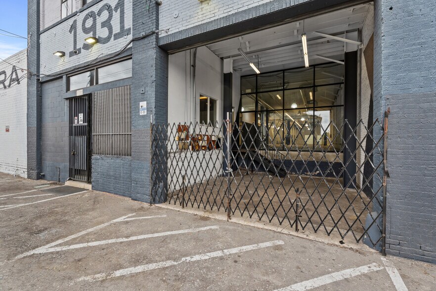 More Photos Of 1931 Bay St, Los Angeles Showroom For Lease