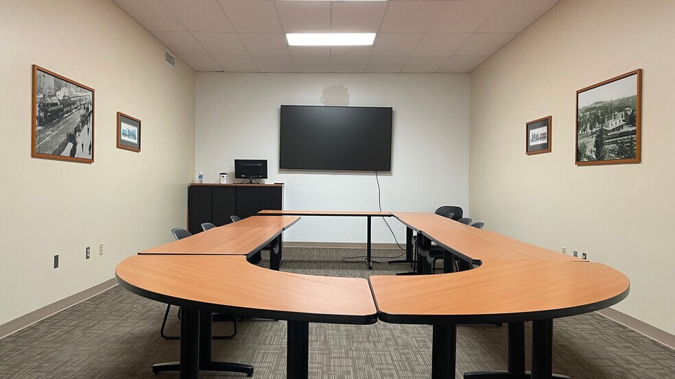 More Photos Of 240 Union Station Plz, Bethlehem Office For Sale