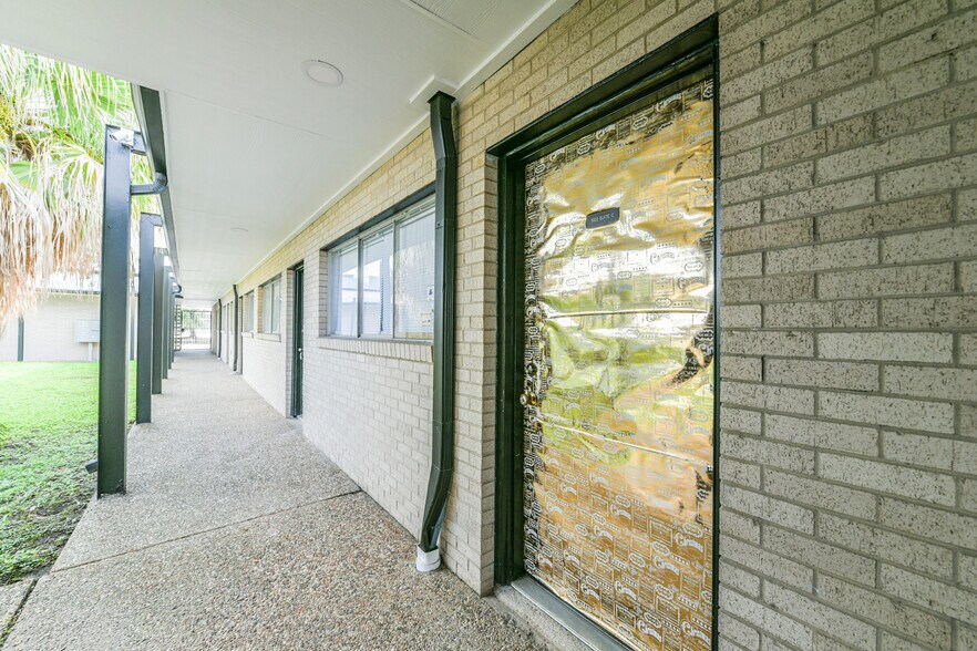 More Photos Of 1022-1024 Pasadena Blvd, Pasadena Medical For Lease