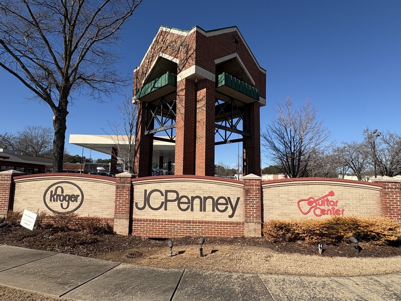 More Photos Of 100-240 Banks Rd, Fayetteville General Retail For Lease
