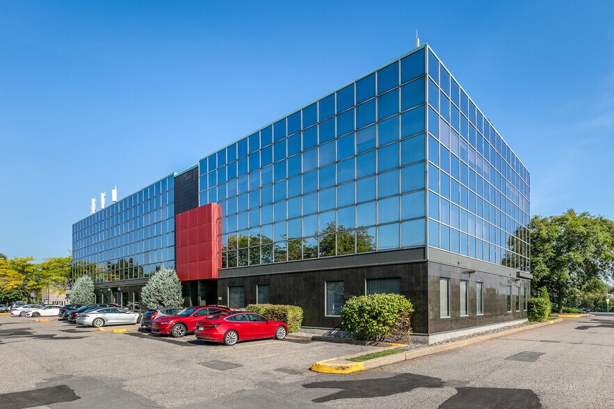 More Photos Of 204 Boul De Montarville, Boucherville Office For Lease