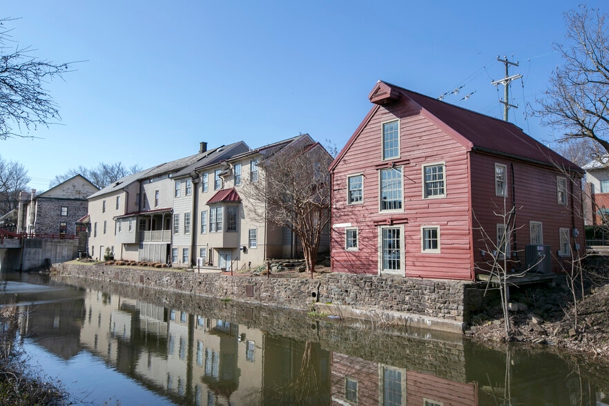 More Photos Of 30 W Bridge St, New Hope Freestanding For Lease