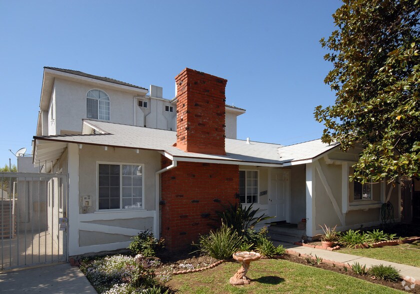 More Photos Of 6501 Woodley Ave, Lake Balboa Apartments For Sale