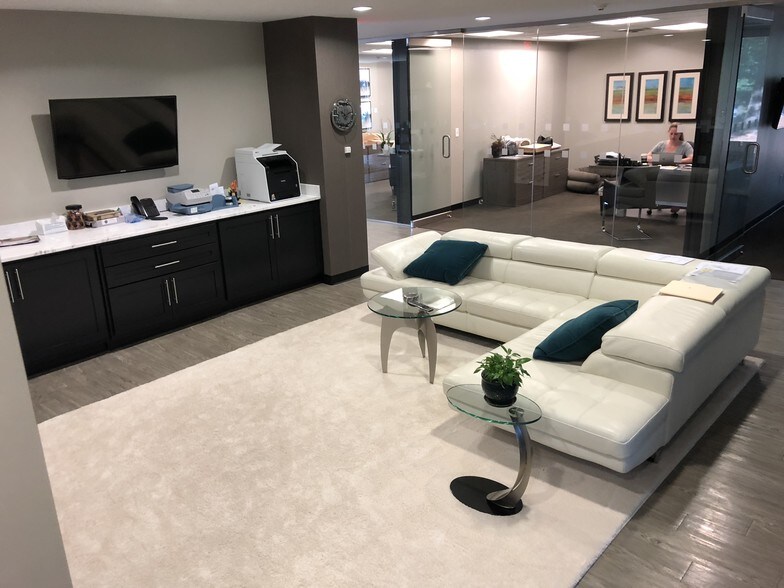 More Photos Of 6045 Barfield Rd NE, Atlanta Medical For Lease
