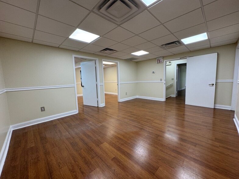 More Photos Of 4802-4942 W Gandy Blvd, Tampa Business Park For Lease
