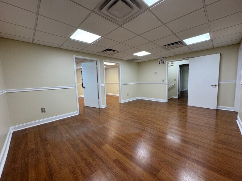 More Photos Of 4828 W Gandy Blvd, Tampa Business Park For Lease
