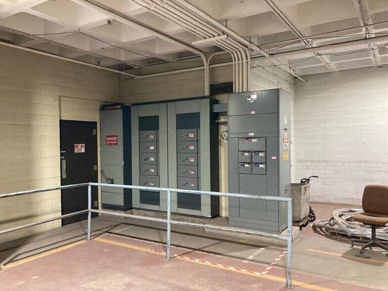 More Photos Of 700 Garfield Ave, Duluth Freestanding For Sale