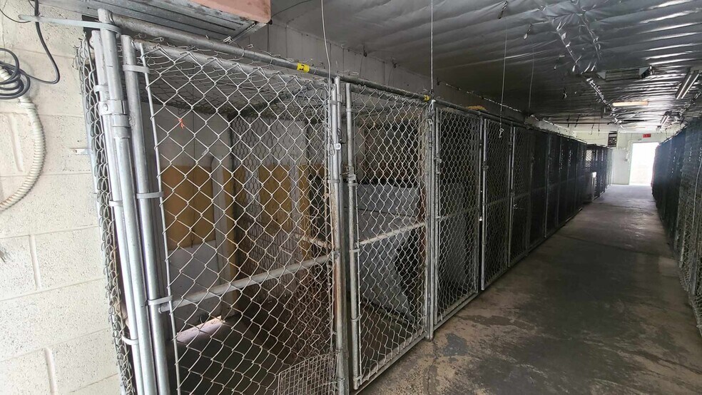 More Photos Of 2225 N Nellis Blvd, Las Vegas Veterinarian Kennel For Lease