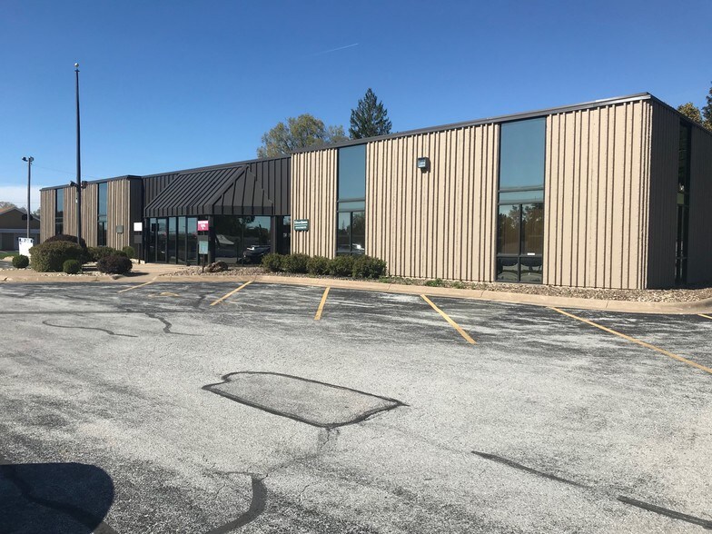 More Photos Of 4900 38th Ave, Moline Office For Lease