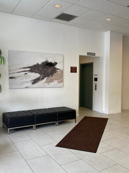 More Photos Of 2233 Honolulu Ave, Montrose Office For Lease