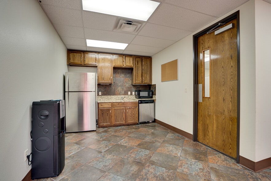 More Photos Of 8855 N Stemmons Fwy, Dallas Office For Sale