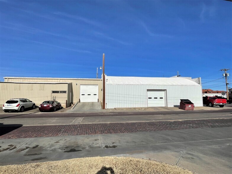 More Photos Of 201 W Trail St, Dodge City Warehouse For Sale
