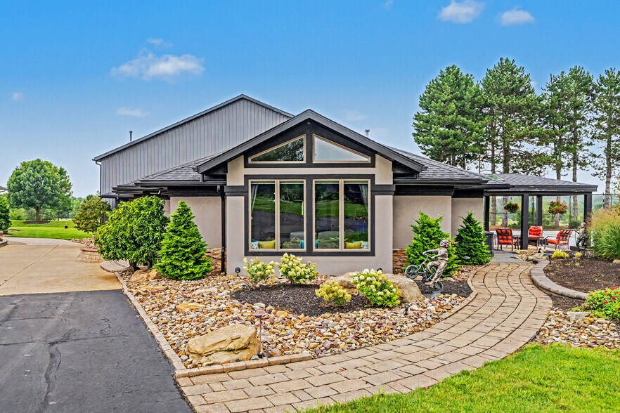 More Photos Of 7291 Stone Rd, Medina Office For Sale