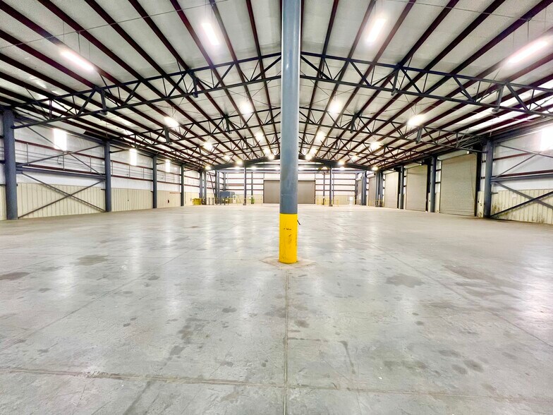 More Photos Of 10241 US-67, Texarkana Warehouse For Lease