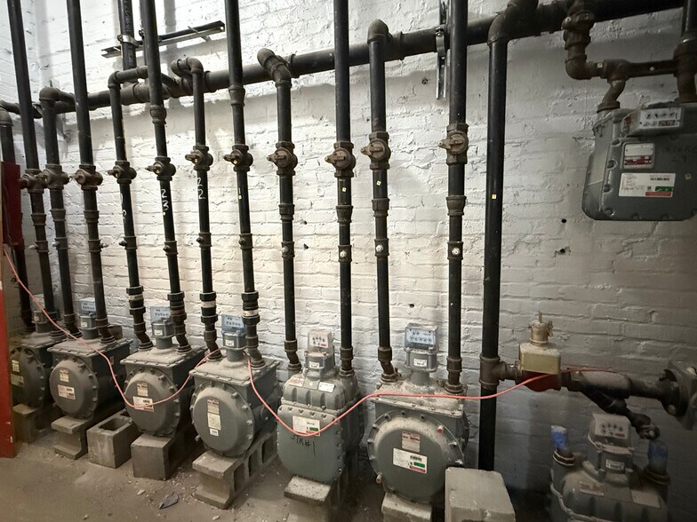 More Photos Of 8202 45th Ave, Elmhurst Supermarket For Lease