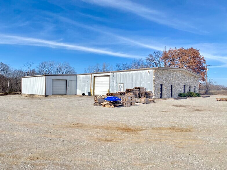 More Photos Of 621 Industrial dr, Ardmore Industrial For Lease
