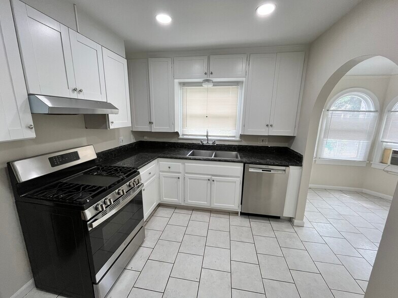 More Photos Of 496 E 52nd St, Long Beach Multifamily For Sale