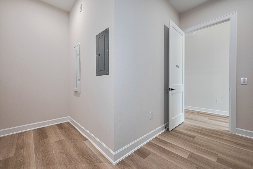 More Photos Of 1325 Main St, Katy Office Residential For Lease