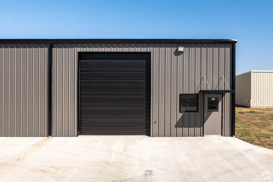 More Photos Of 4687 Johnson Ln, Argyle Warehouse For Lease
