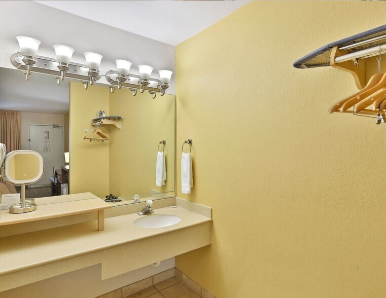 More Photos Of 81753 111 Hwy, Indio Hotel For Sale