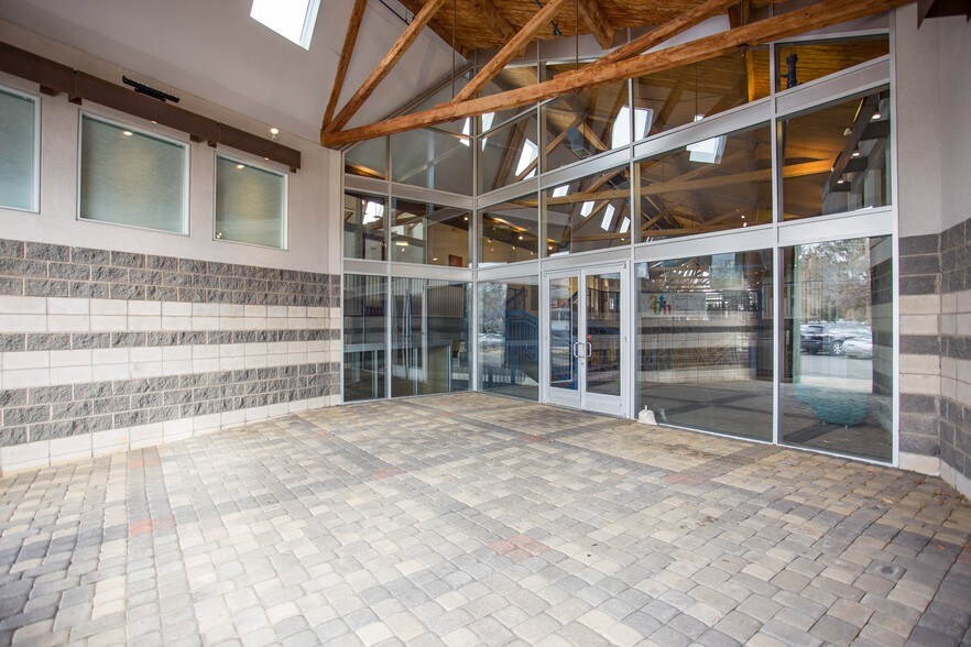 More Photos Of 725 Jackson St, Fredericksburg Office For Lease