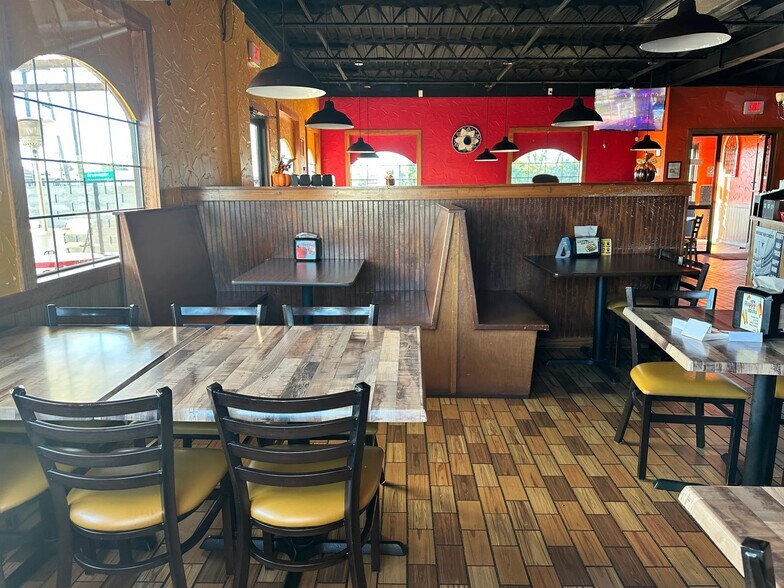 More Photos Of 2000 S Commercial Ave, Coleman Restaurant For Sale