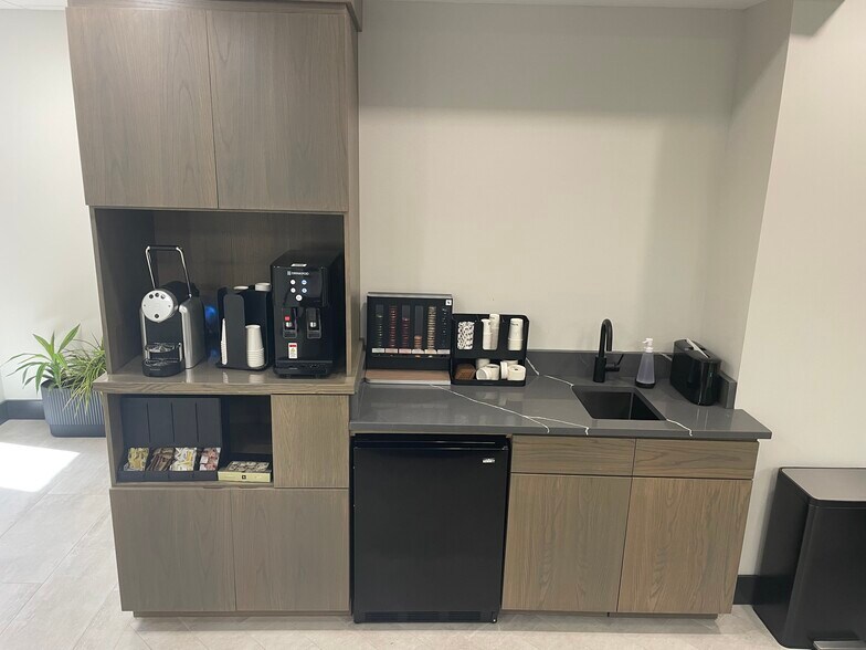 More Photos Of 2265 Roswell Rd, Marietta Office For Lease