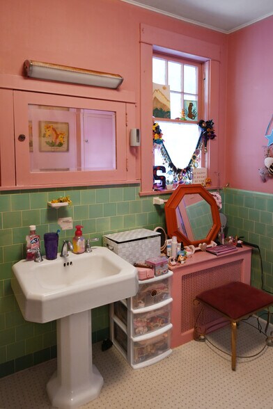 More Photos Of 200 E Vista St, Bisbee Movie Radio TVStudio For Sale