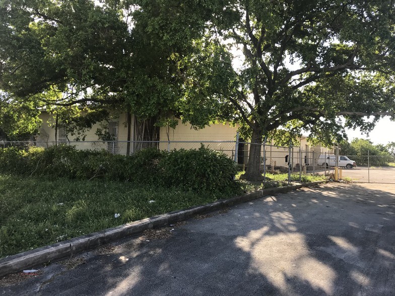 More Photos Of 18470 NW 27th Ave, Miami Gardens Warehouse For Sale