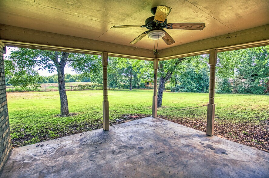 More Photos Of 655 Farmers Rd, Brenham Loft Creative Space For Sale