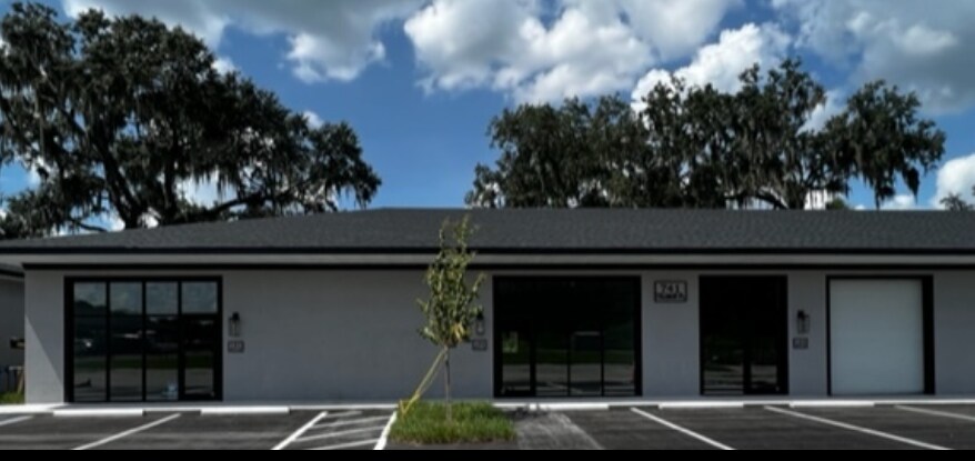 More Photos Of 745 Tillman Pl, Plant City Showroom For Lease