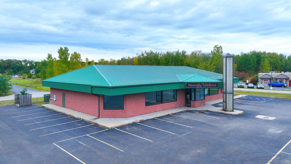 More Photos Of 2472 E Apple Ave, Muskegon General Retail For Lease