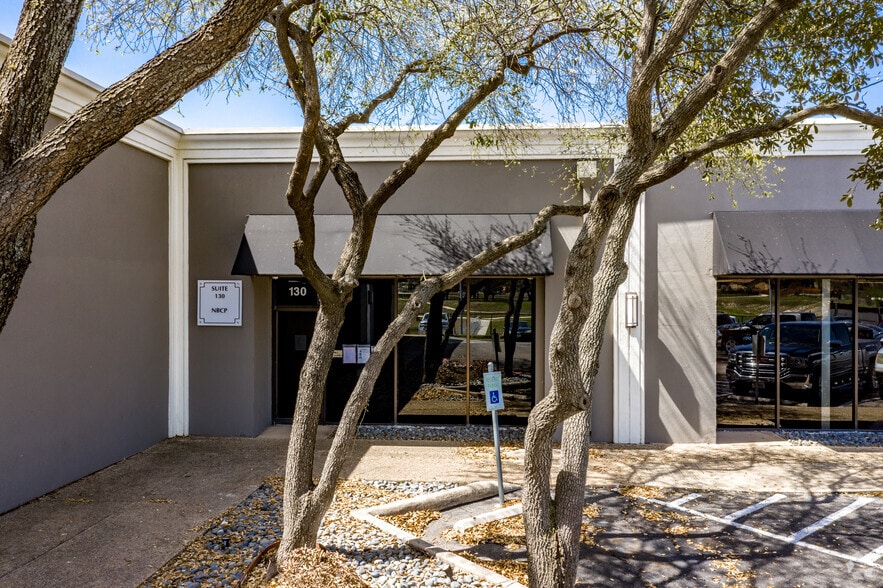 More Photos Of 3700 Fredericksburg Rd, San Antonio General Retail For Lease