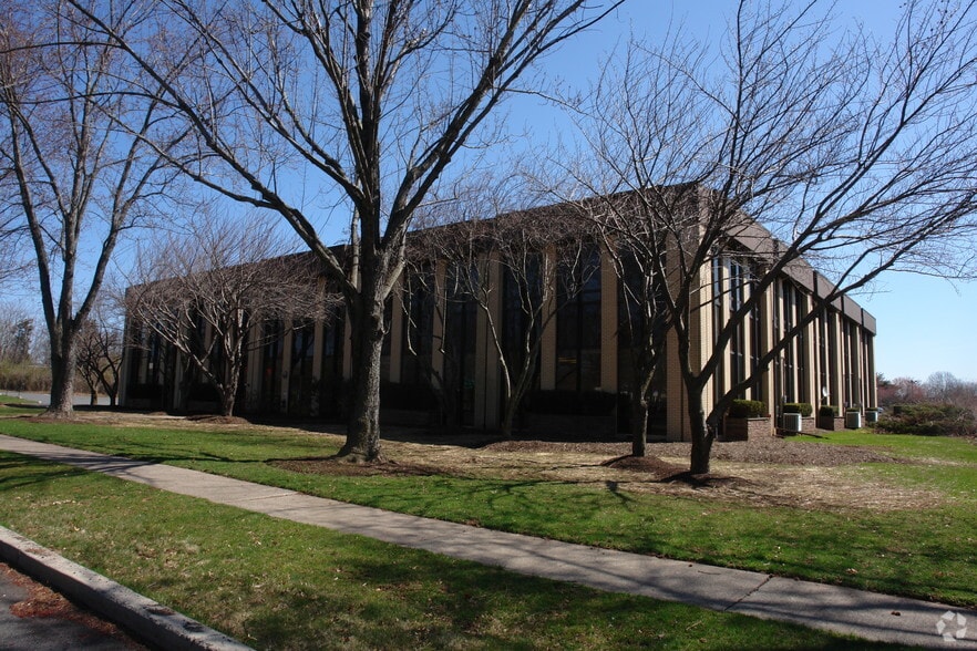 Primary Photo Of 347 Elizabeth Ave, Somerset Office For Lease