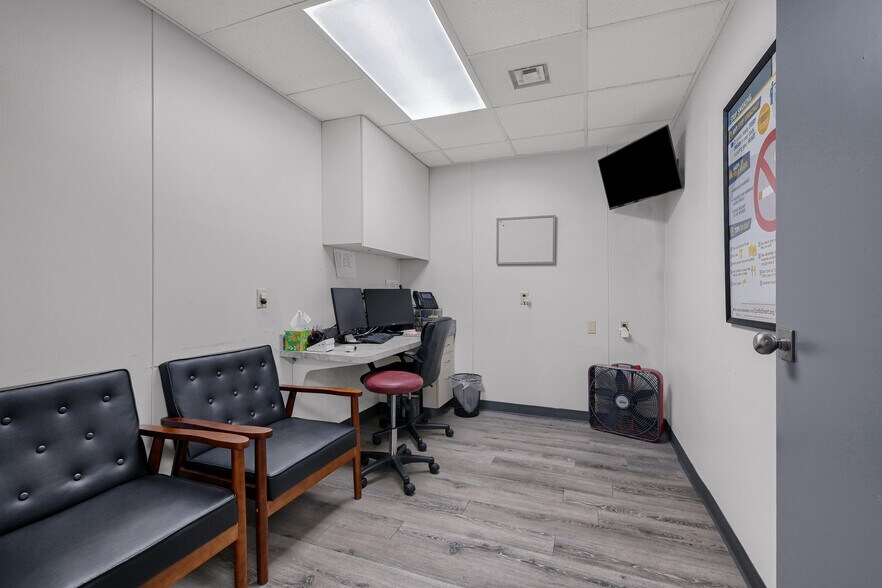 More Photos Of 425 N Highland Ave, Sherman Medical For Sale