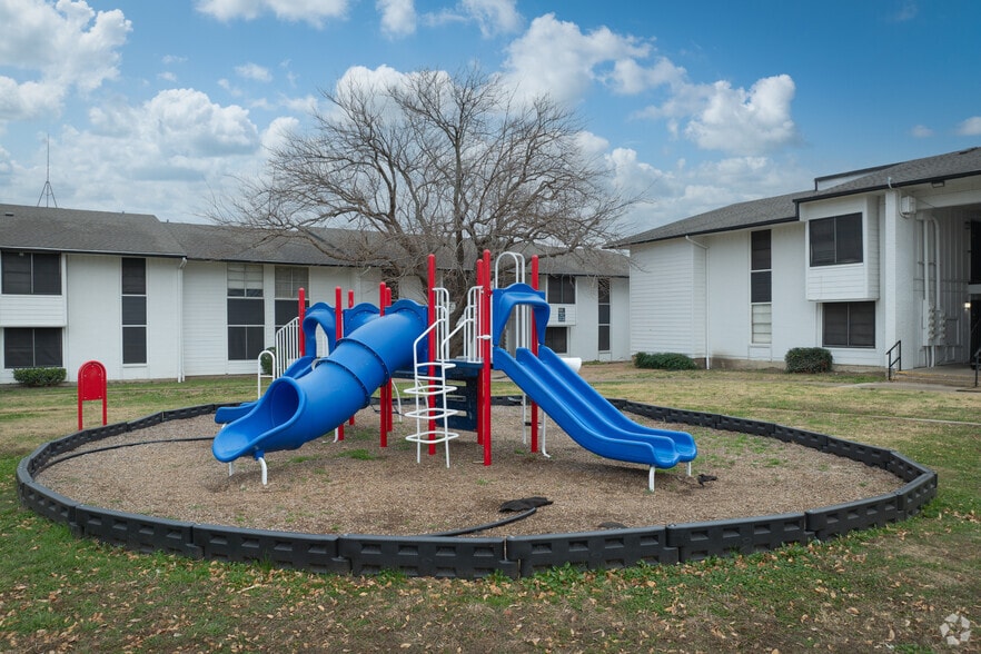 More Photos Of 834 Timberlake Dr, Arlington Apartments For Sale