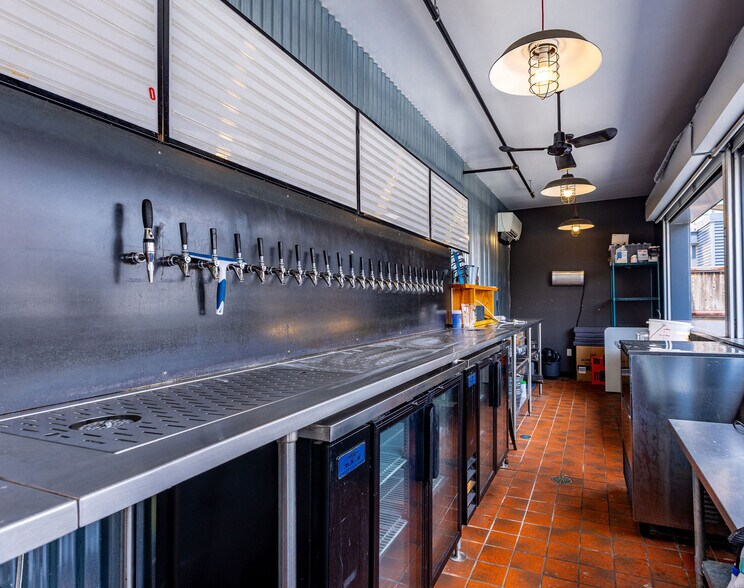 More Photos Of 316-320 Reading Rd, Cincinnati General Retail For Lease