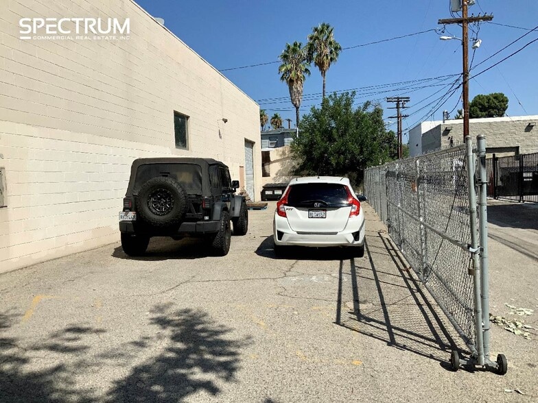 More Photos Of 16125 Cantlay St, Van Nuys Warehouse For Lease