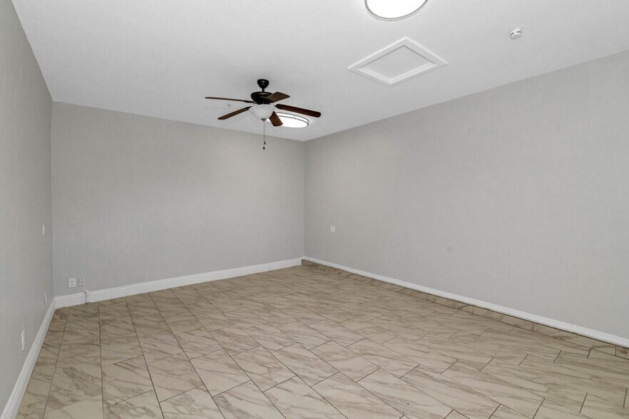 More Photos Of 1927 E Crocus Dr, Phoenix Specialty For Lease